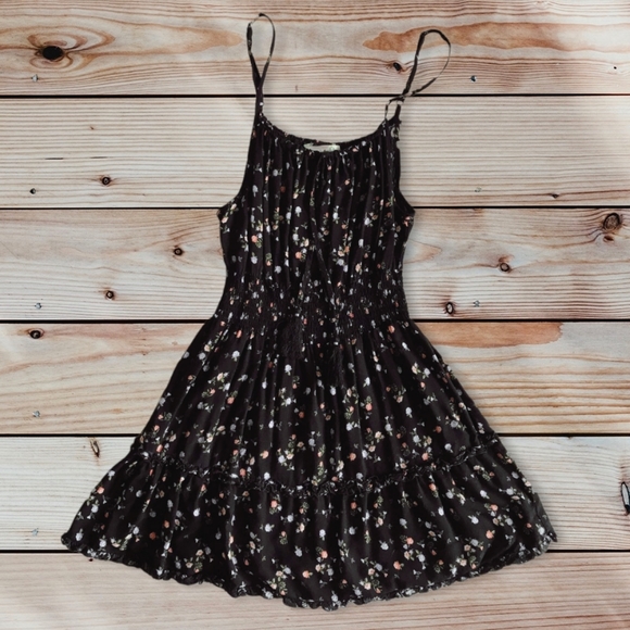 Vine and Valley Dresses & Skirts - Vine and Valley Juniors Boho Floral Design Cinched Waist Mini-Dress Size S